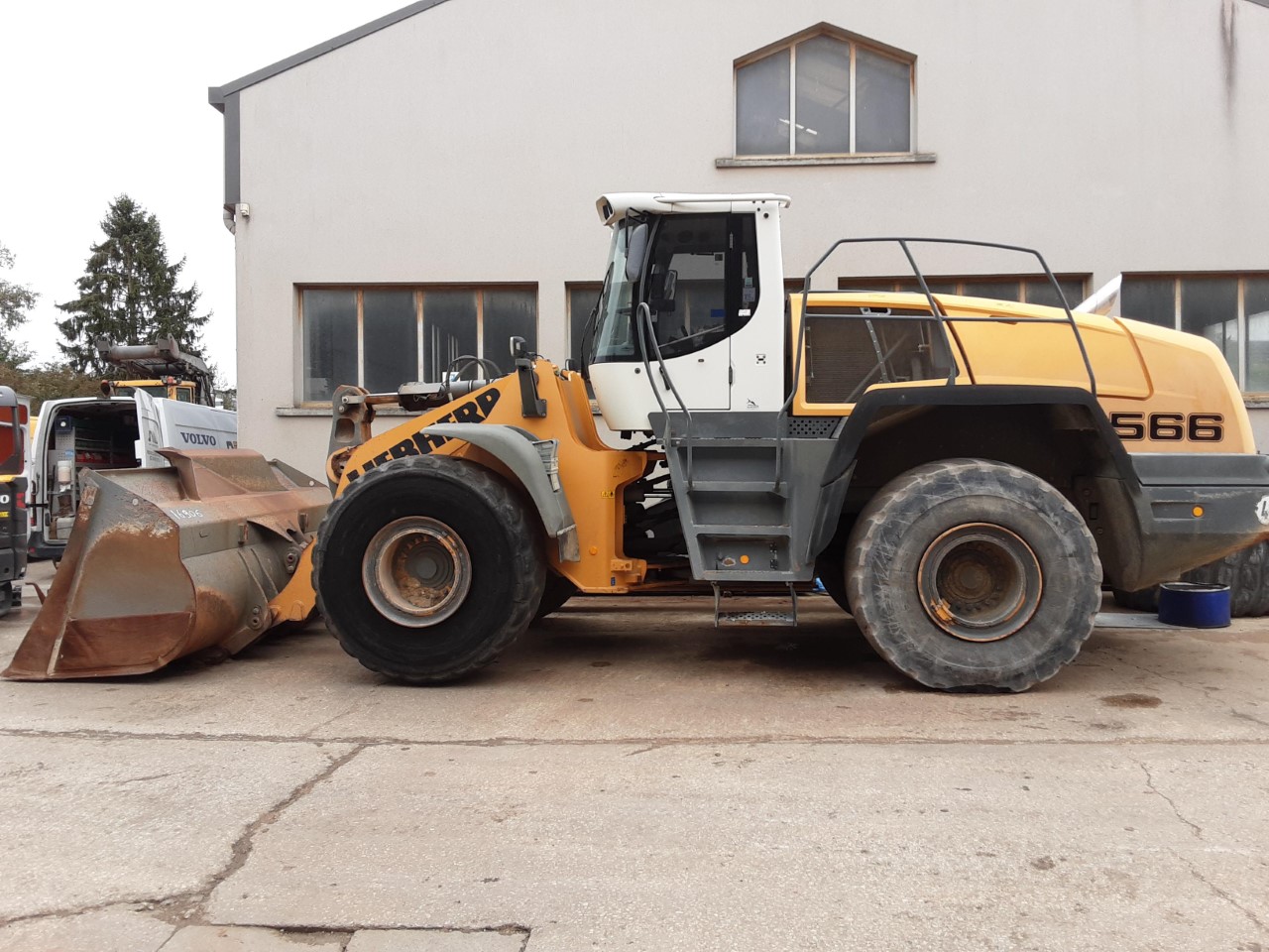 LIEBHERR-L566-2010